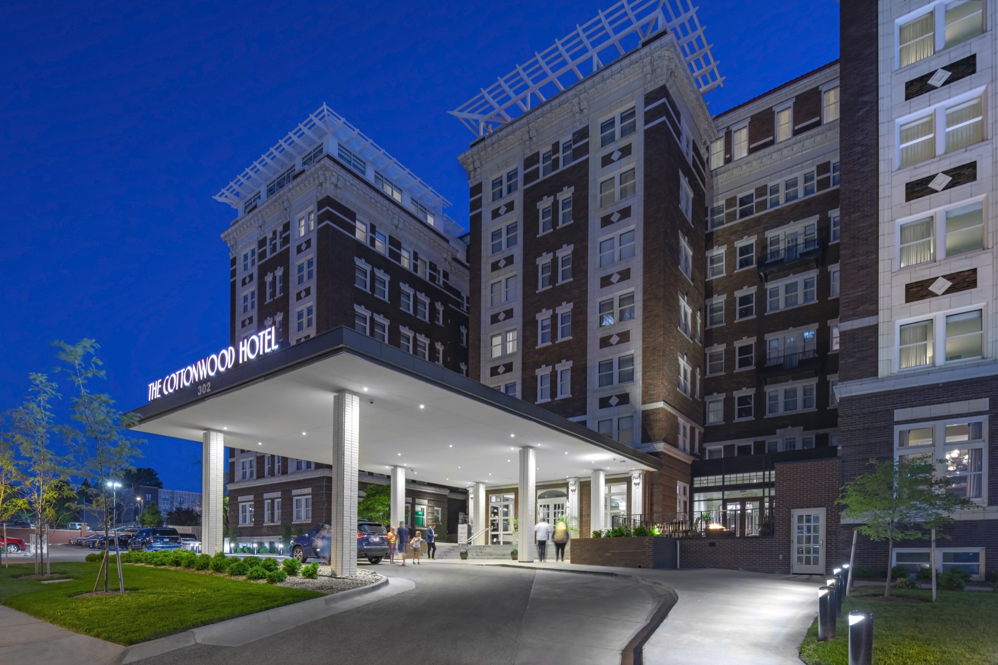 The Cottonwood Hotel entrance, Omaha